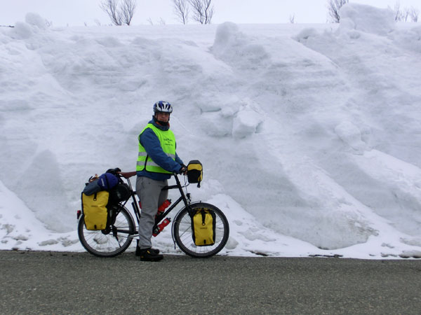 Det er fortsatt mye snø i fjellet her oppe