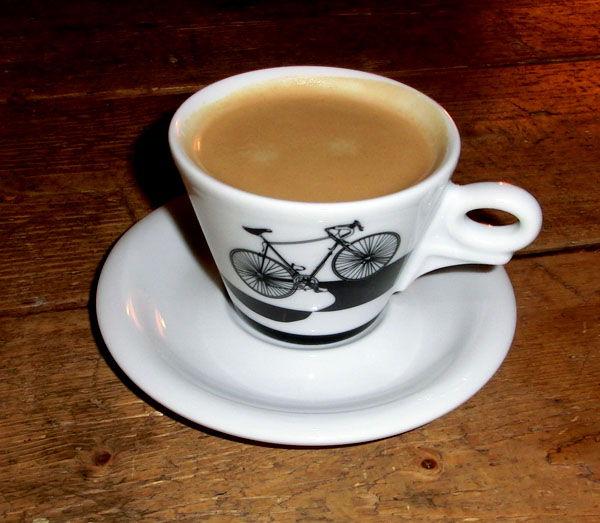 Det er ingen tilfeldigheter når man som syklist får servert Santa Rosa Single Estate Kaffe fra Honduras på verdens nordligste kaffebrenneri.