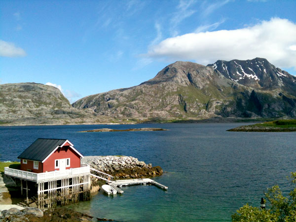 Dønnamannen ligger her fortsatt etter at han la seg ned her for mange, mange år siden.