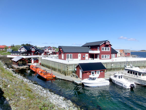 Seløy Kystferie ligger i idylliske omgivelser på øya Seløy i Herøy.