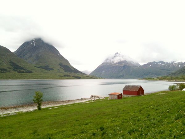 Aldersund er av de mest fotograferte motiver på Kystriksveien, men i dag var det dessverre ikke så naturskjønt og flott som det kan være.