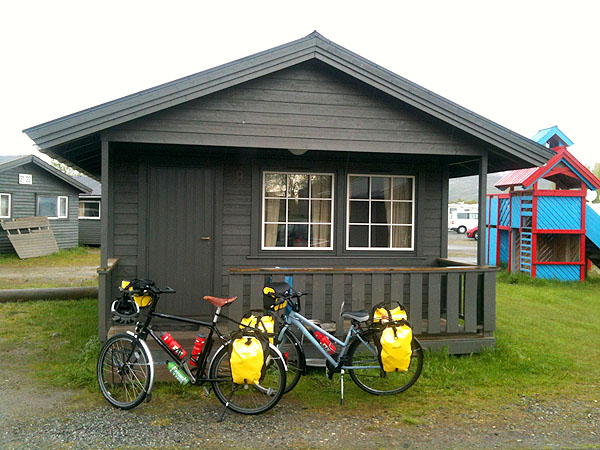 Hytte nr. 9 på Saltstraumen Camping. Vår hjem for kvelden.