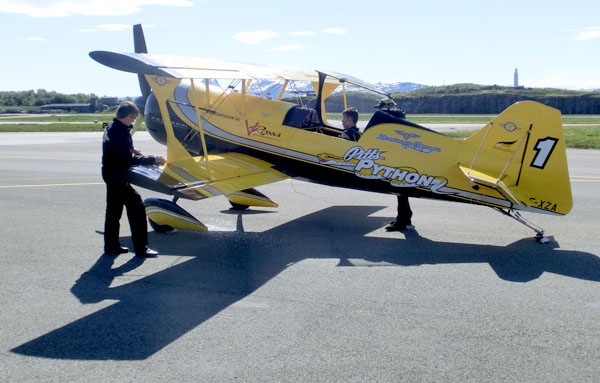 Pitts Python er et av verden råeste akrobatikkfly. Her står flyet på bakken ...