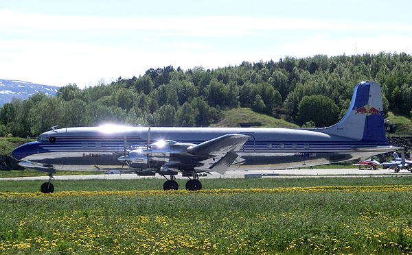 Red Bull flyet på bakken.