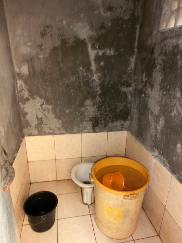 Toalettfasilitetene på et av stedene vi tok pause i dag. Dette er helt vanlig standard.