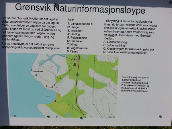 Framme ved Grønsvik Kystfort tok vi oss tid til å gå en tur i naturinformasjonsløypa.