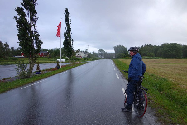 Mye vind og mye regn på sykkelturen rundt Leka