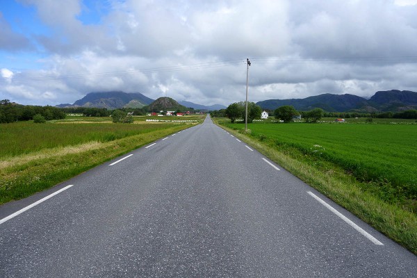 Fint og flatt å sykle her. Lite biltrafikk også