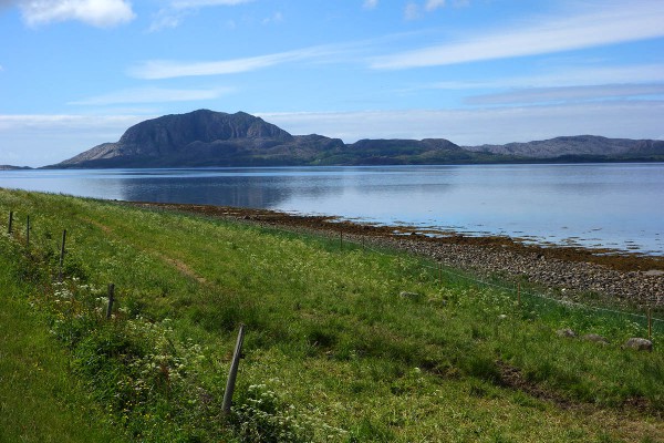 Torghatten på andre siden av sundet. Ditt skal vi senere i dag.