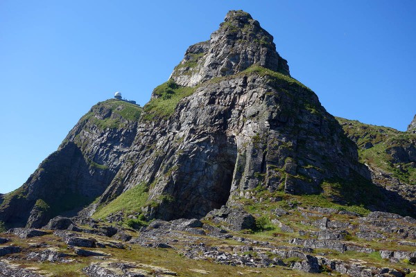 Etter kaffen tok vi turen til Kirkhellaren - Havets gotiske katedral. Det er en naturlig grotte i fjellet som er blitt brukt kontinuerlig av mennesker i minst 6000 år.