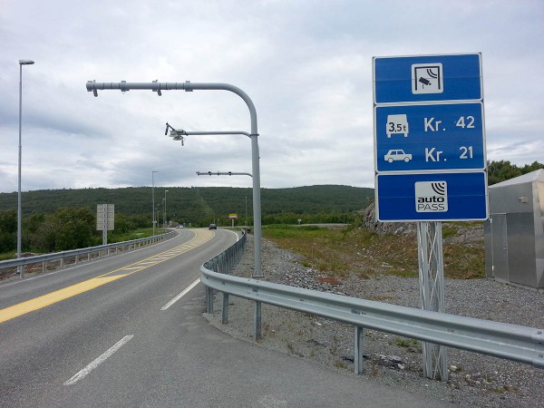 Nå er nyveien inn til Bodø ferdig men vi trenger heldigvis ikke sykle her for bare 100 meter lenger ned ...