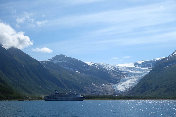 Turistskipene har også funnet veien hit.