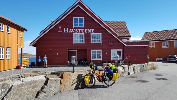 (11:00) Jeg har hatt det bra her på Havstuene men nå går turen videre. Det blåser godt i dag. 