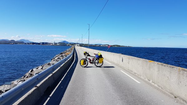 På vei over fra Finnøy til Harøy. 