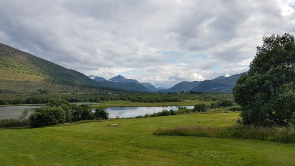 (18:17) Utsikt på veien mellom Hareid og Ulsteinvik. 