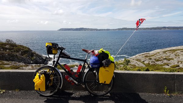 (14:55) På vei fra fergeleiet mot Haugesund. 