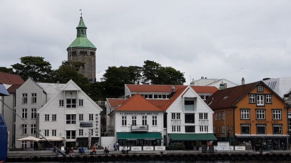 Over havnen ligger Valbergtårnet - https://no.m.wikipedia.org/wiki/Valbergtårnet