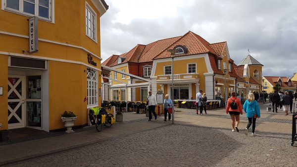 (11:15) Utsjekk fra hotellet. Nå går turen sørover ... i kraftig motvind. 