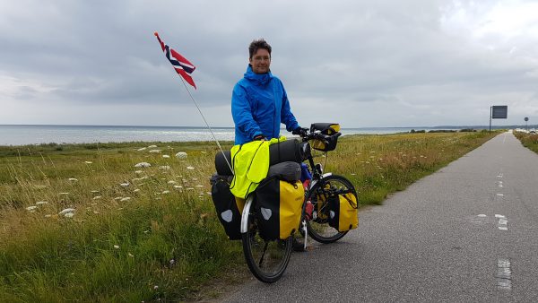 (12:25) Så går Sykkelrute 5 langs med havet. 