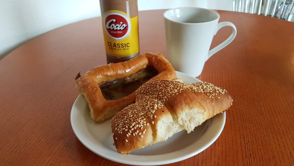 (10:00) En enkel frokost på Mejdahls Bageri i Hals. 