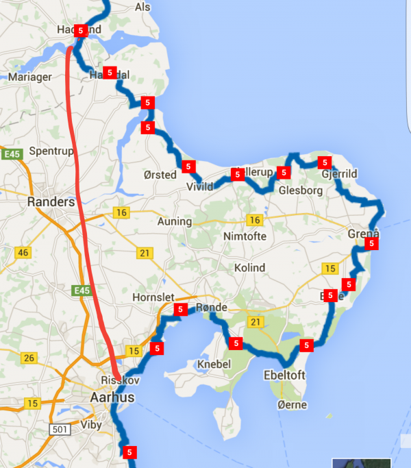 Følge Sykkelrute 5 (blå strek) eller ta en mer direkte rute fra Hadsund mot Århus (rød strek)? 