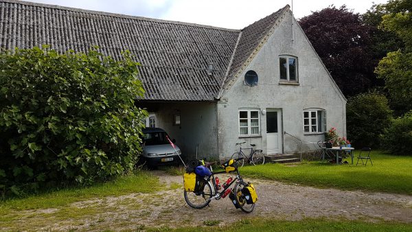 (08:30) Her har jeg bodd i natt. Nå går turen til Ballen for litt frokost. 